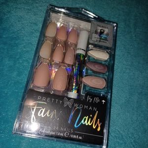 Pretty Woman Faux Nails 24